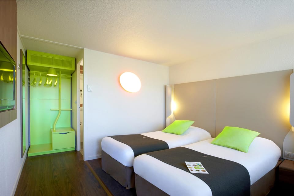 Premium bedding, desk, blackout drapes, soundproofing