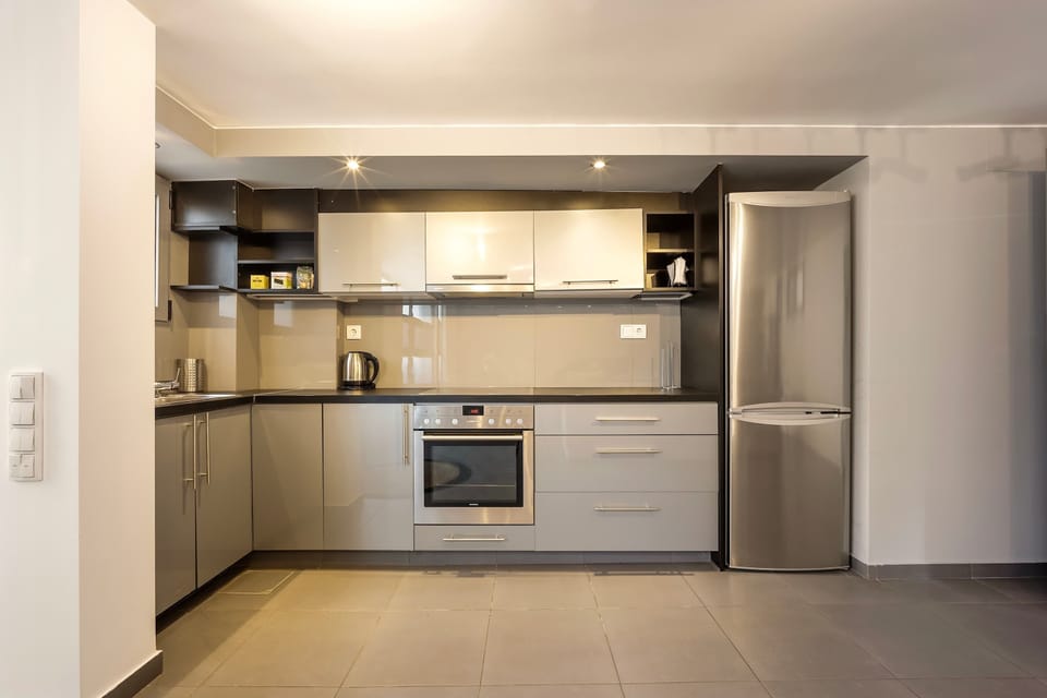 Fully equipped modern kitchen ready for easy meals before exploring nearby restaurants and cafés.