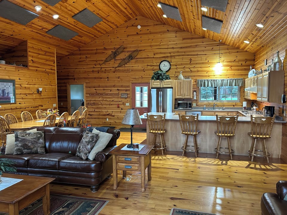 Dining & Kitchen area