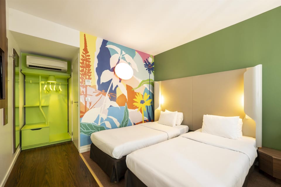 Standard Room, 2 Twin Beds | Desk, free WiFi, bed sheets