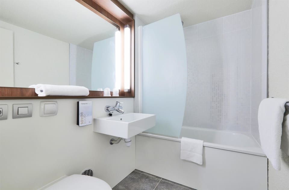 Combined shower/tub, eco-friendly toiletries, hair dryer, towels