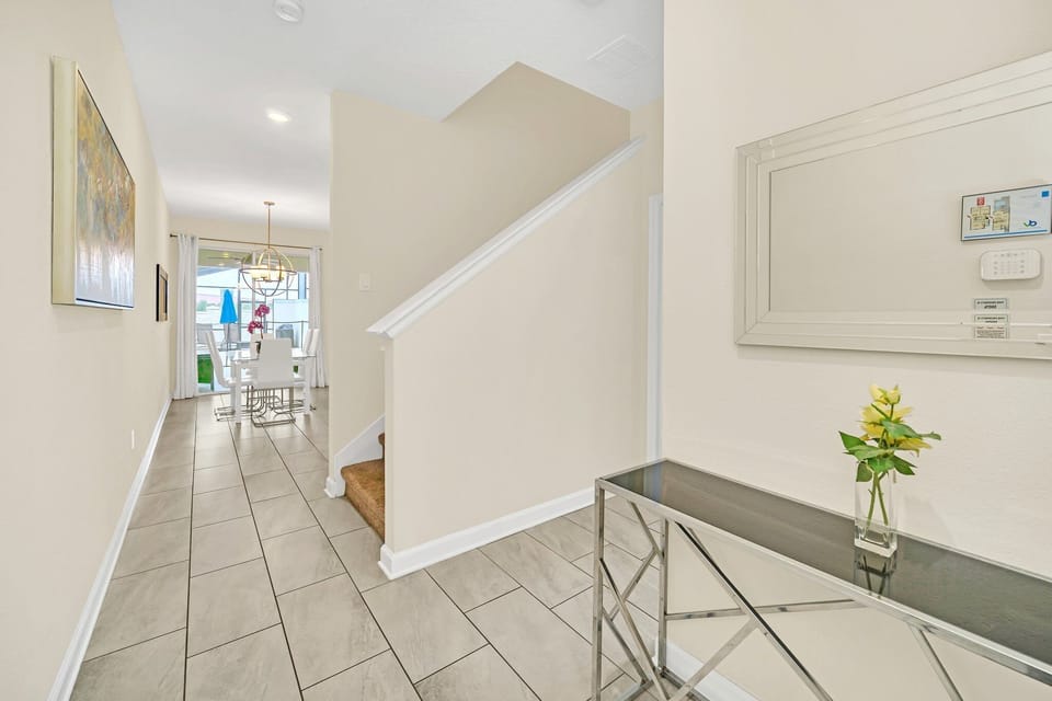 3-4927WindermereAve_03