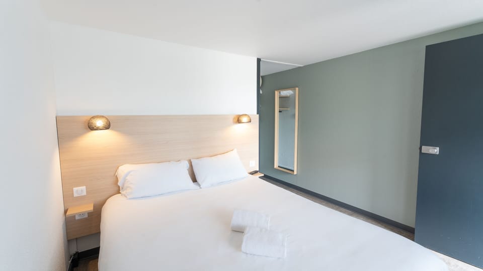Double Room | Desk, soundproofing, iron/ironing board, free WiFi