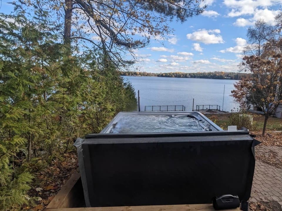 Year Round 6-Person Hot Tub (Arctic Spa Orca)