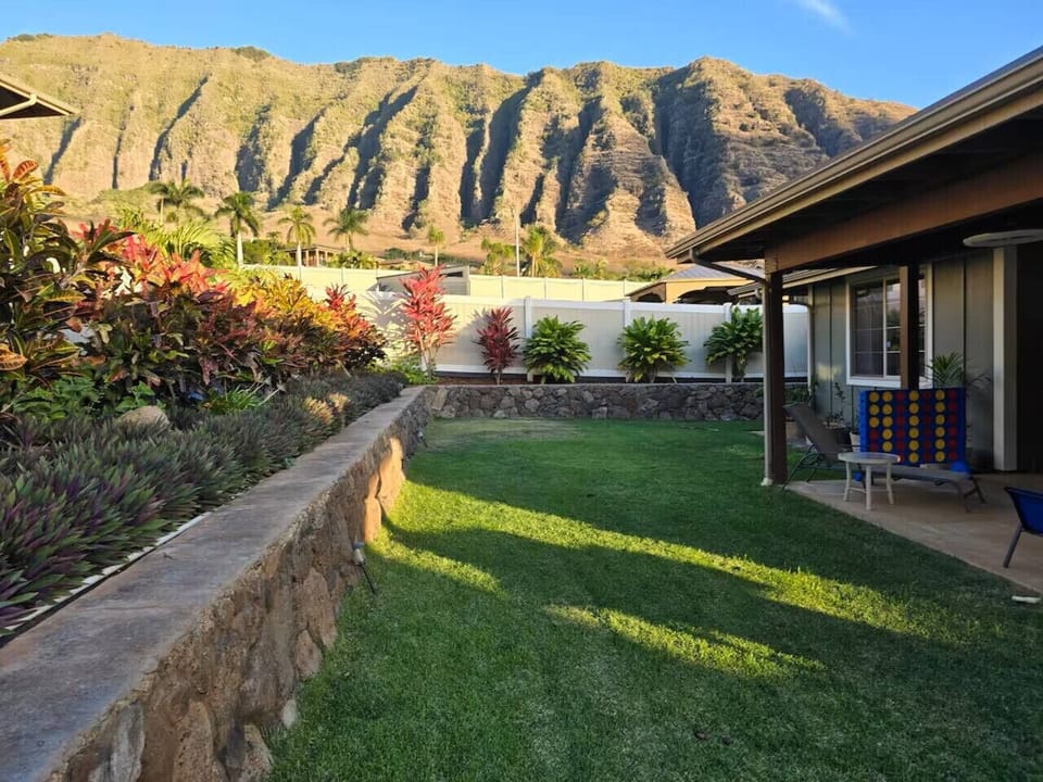 Beautiful and peaceful covered Lani and Mountain views