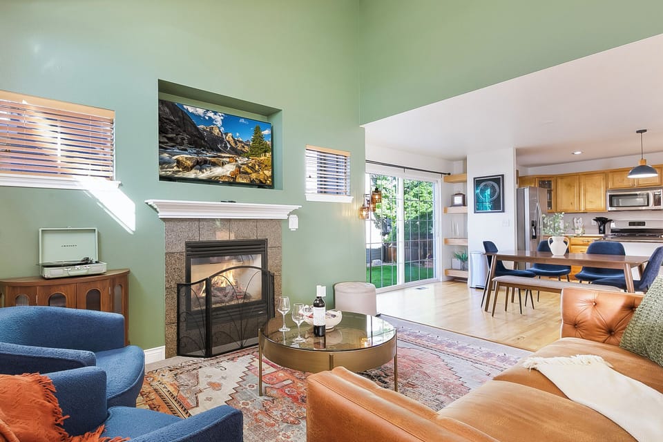 The cozy living room has a fireplace, smart TV, and record player. Watch all of your favorite movies and shows, read a book, or listen to your favorite record while you curl up next to the fire. 