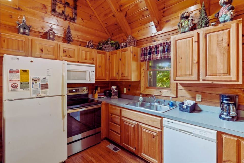 House | 2 bedrooms, desk