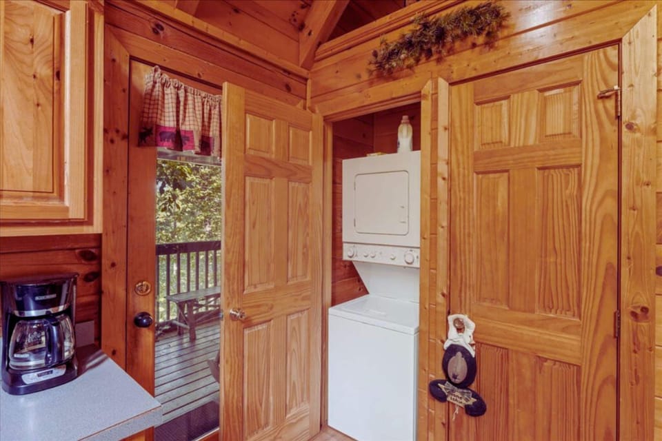 House | 2 bedrooms, desk