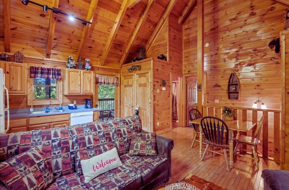 House | 2 bedrooms, desk
