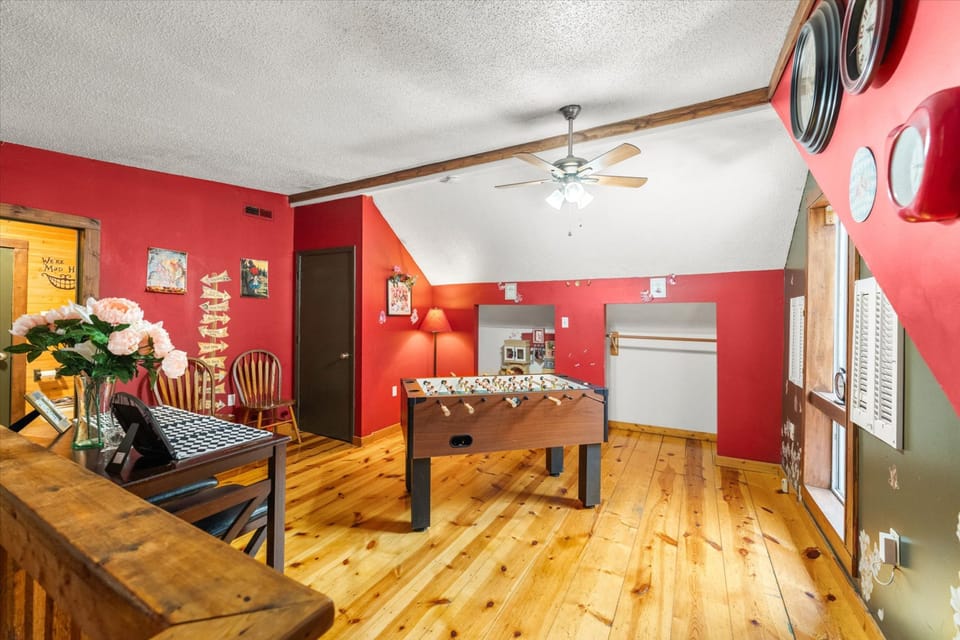 House | 2 bedrooms, desk