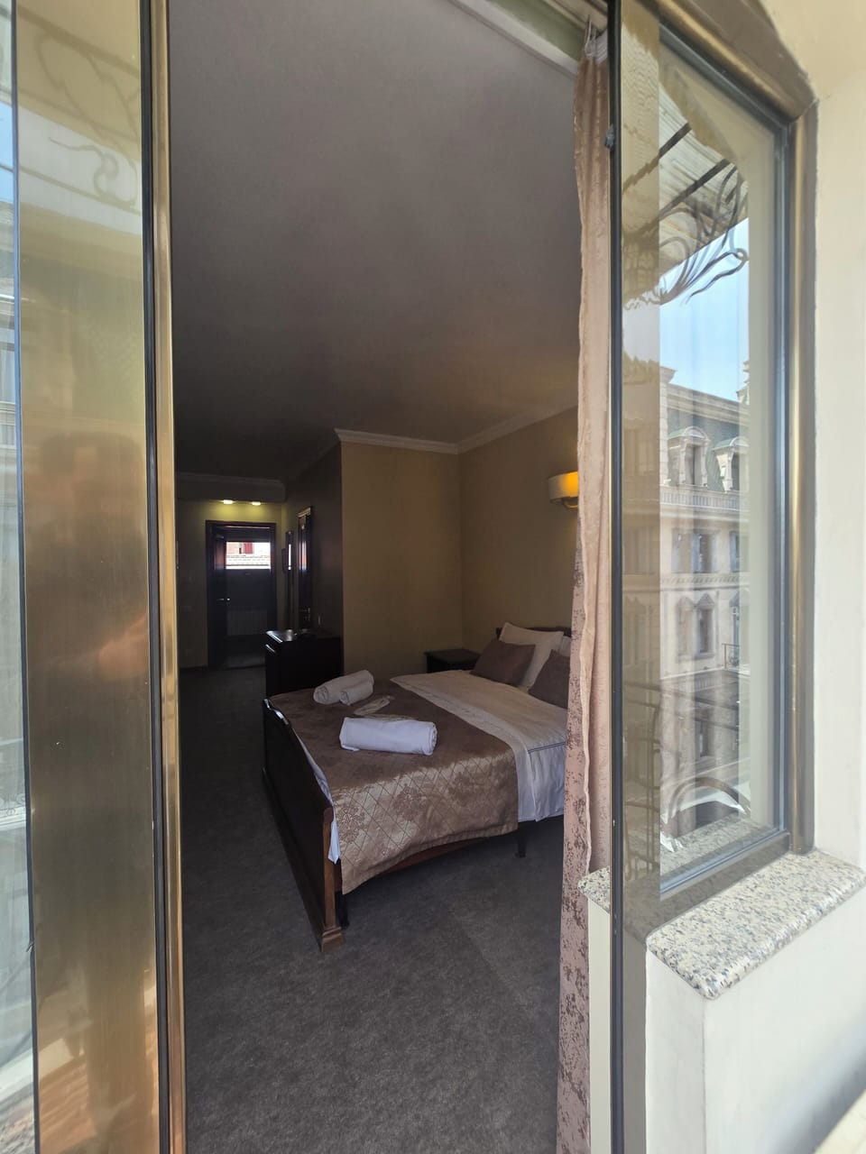 Luxury Room | Hypo-allergenic bedding, desk, laptop workspace, blackout drapes