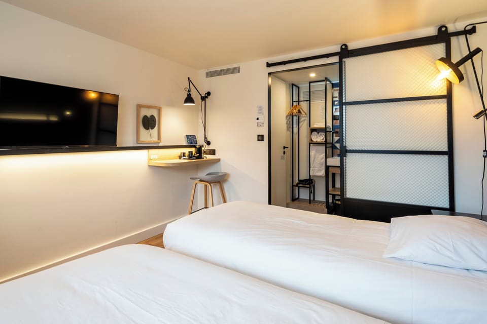 Standard Room, 2 Twin Beds | Premium bedding, desk, laptop workspace, blackout drapes