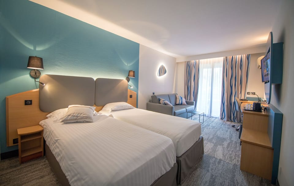 In-room safe, desk, soundproofing, WiFi (free)