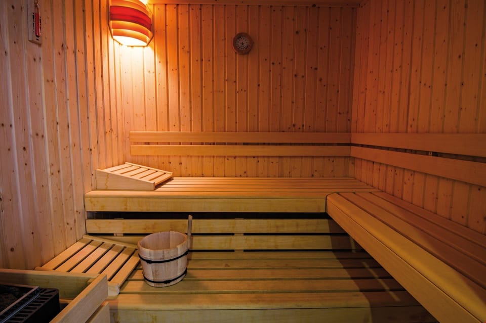 Warm up in the paid sauna or hammam.