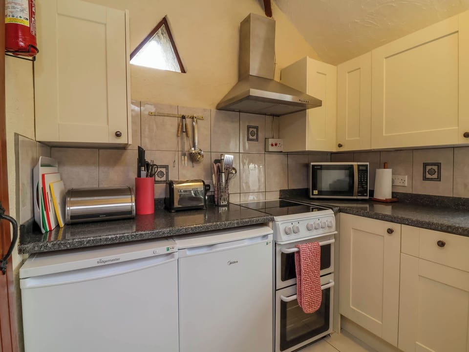 Fridge, microwave, toaster, cookware/dishes/utensils