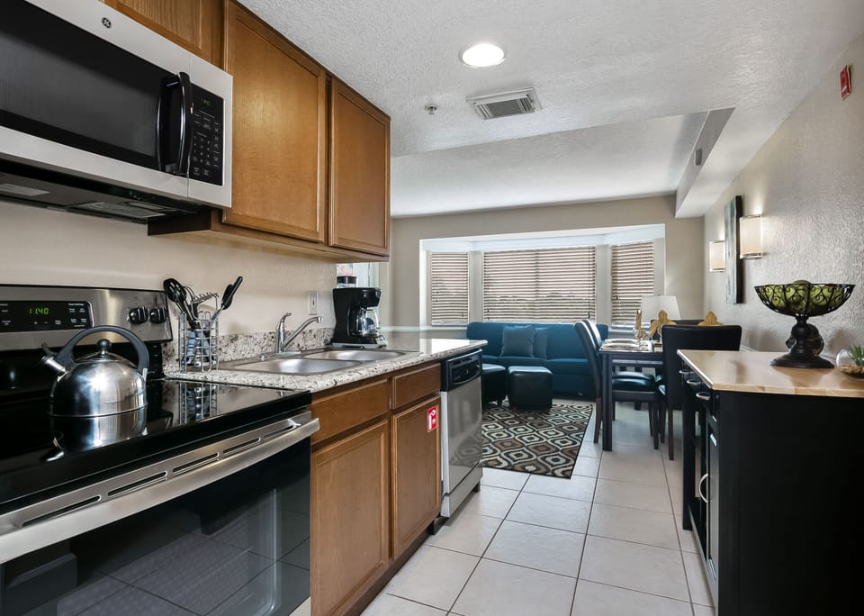 This well-designed kitchen seamlessly connects to the bright living area, featuring modern appliances and a stylish layout for a functional and enjoyable cooking experience.