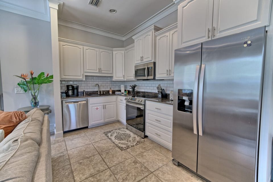 Whip up vacation meals in style with this bright and fully equipped kitchen