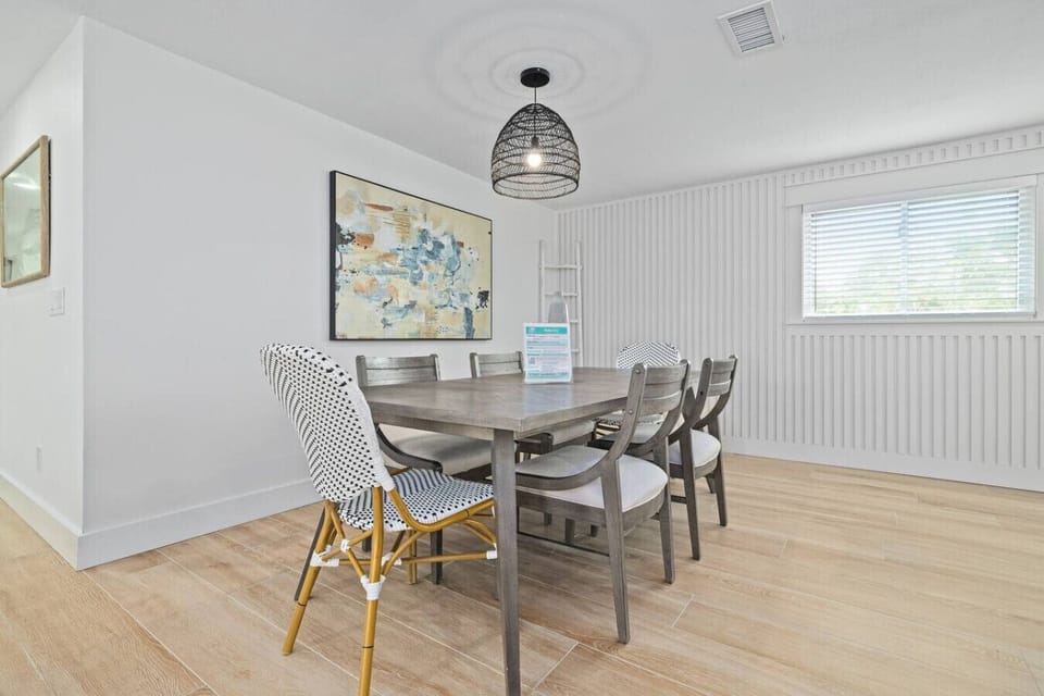 dining area table
