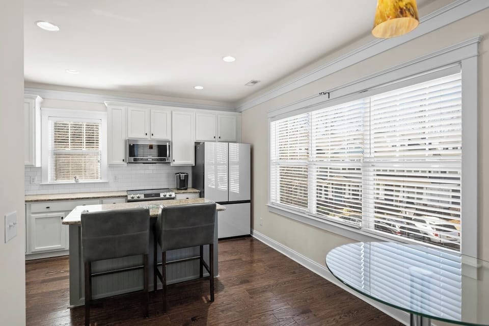 Kitchen & dining space