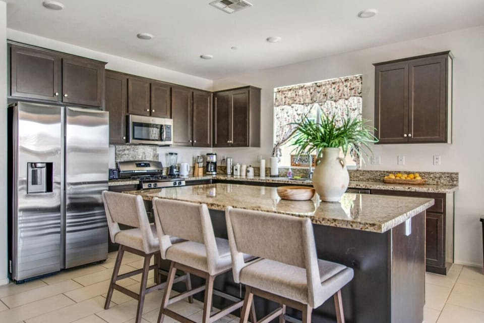 Fully equipped kitchen with all the essentials — ready for home-cooked meals and shared moments!
