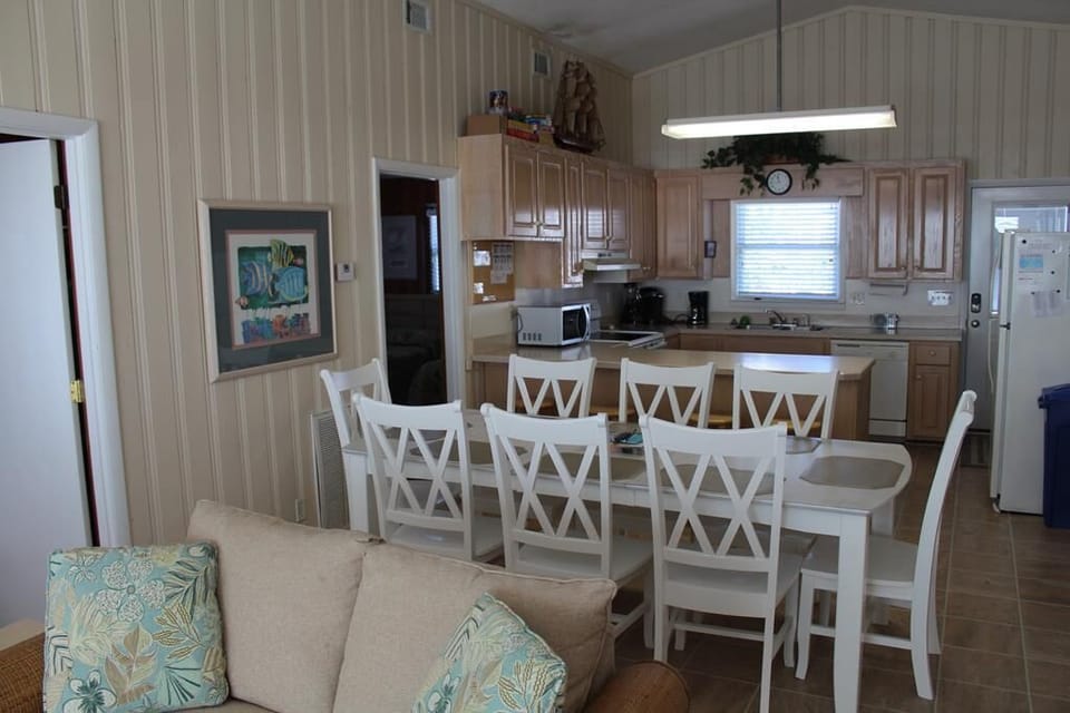 Kitchen / Dining