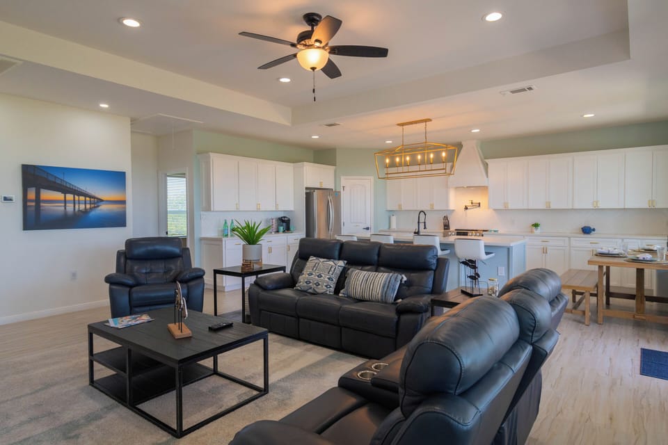 From color palettes to décor, Stella Di Mare is thoughtfully styled.