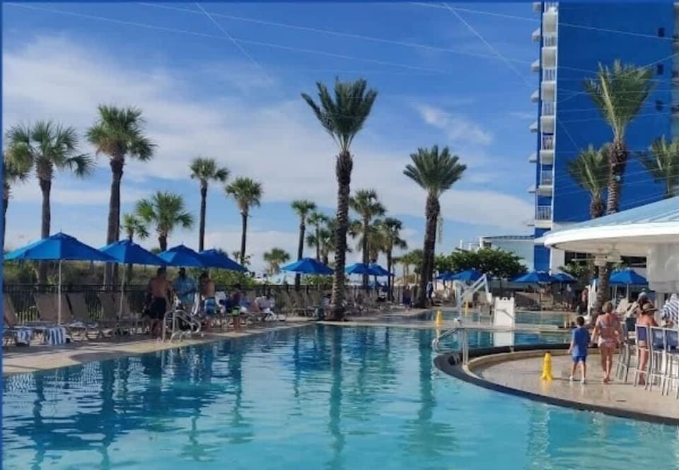 Enjoy clearwater beach, that is just 5-10 minute drive to the park