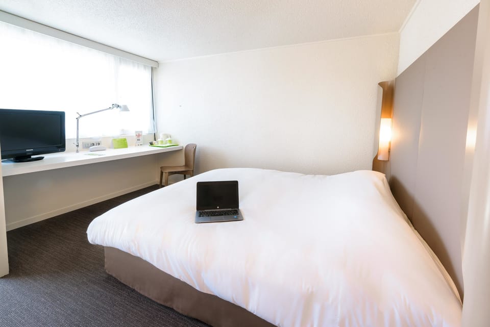 Standard Room, 1 Double Bed | 1 bedroom, premium bedding, desk, soundproofing