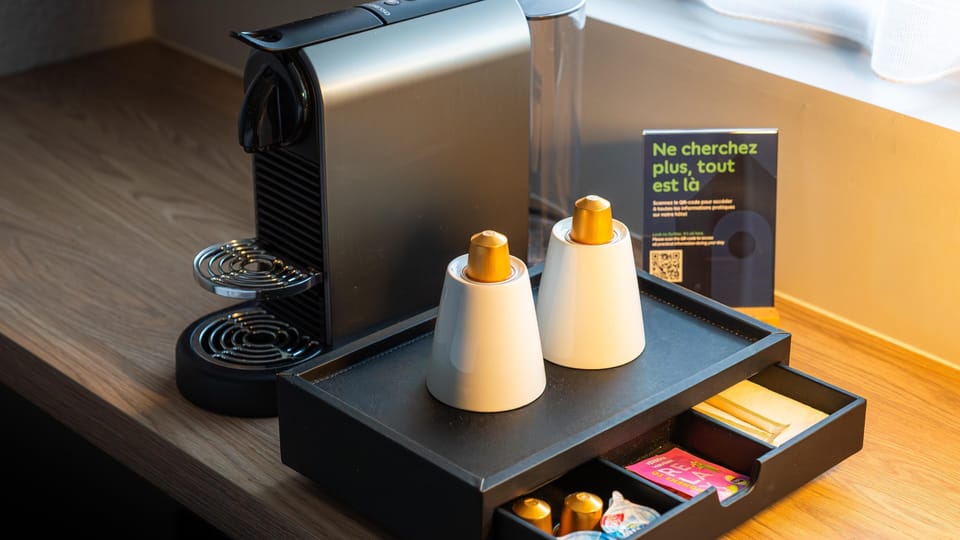 Superior Room, 1 King Bed | Room amenity