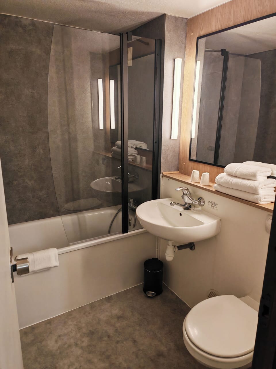 Combined shower/tub, eco-friendly toiletries, hair dryer, towels