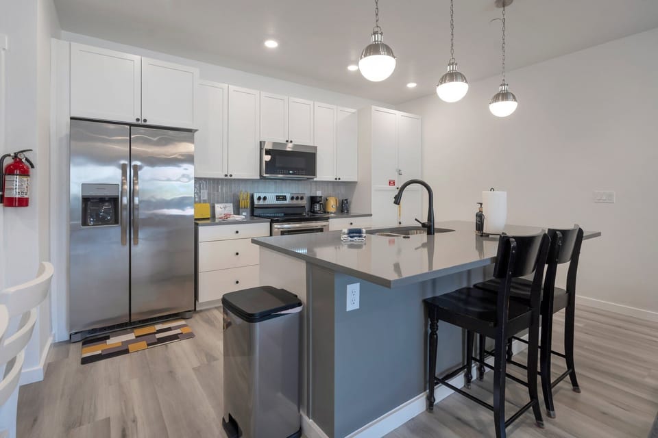 Deluxe Townhome, Kitchen, Desert View | Bathroom | Free toiletries, soap, shampoo, toilet paper