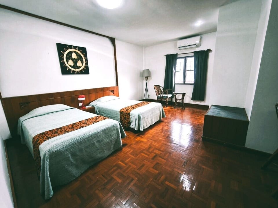 Basic Twin Room | In-room safe, blackout drapes, free WiFi, bed sheets