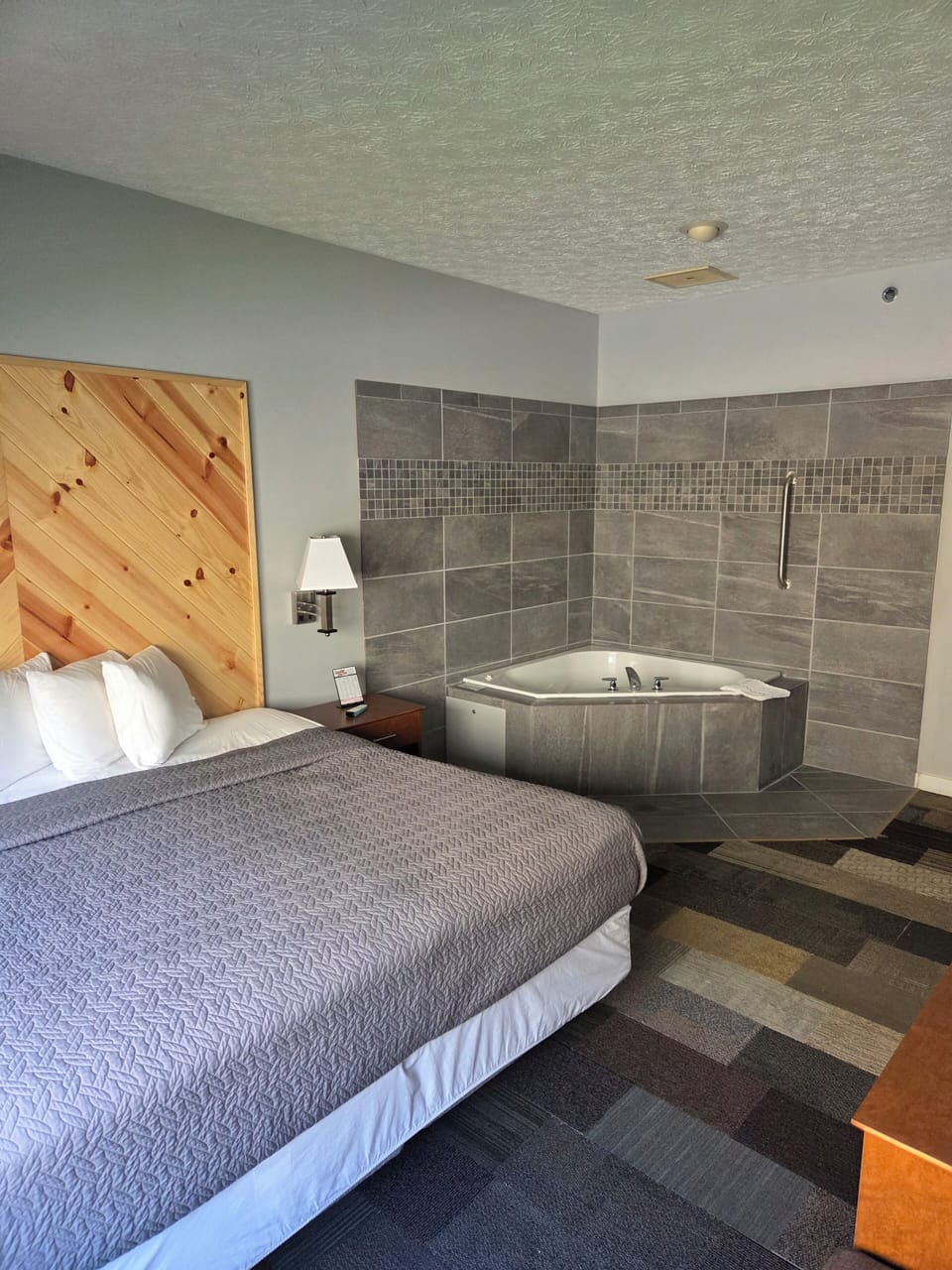 Room, 1 King Bed, Jetted Tub | In-room safe, iron/ironing board, free WiFi, bed sheets
