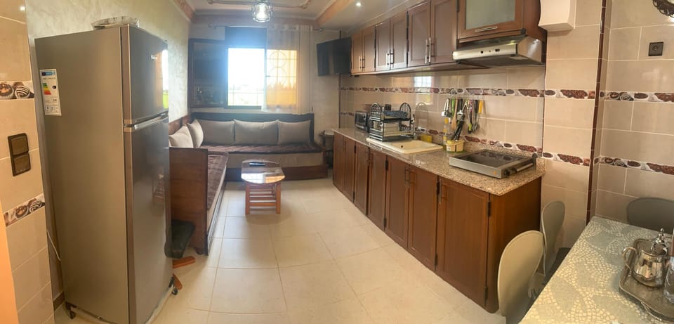 Superior Apartment, 2 Bedrooms, Garden View | Private kitchen | Dining table