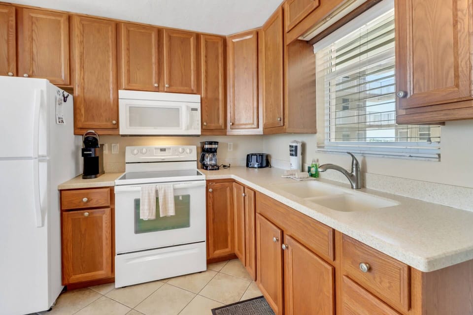 The full kitchen is equipped with refrigerator/freezer, oven and microwave.