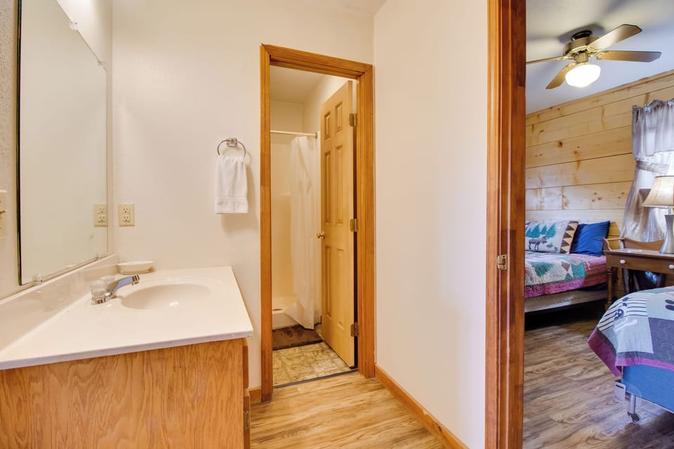 Full Bath | Towels