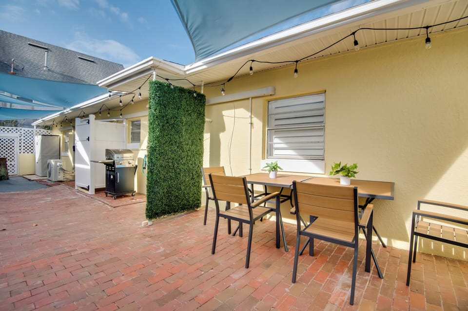 Patio | Gas Grill | Outdoor Shower | Single-Story Apartment