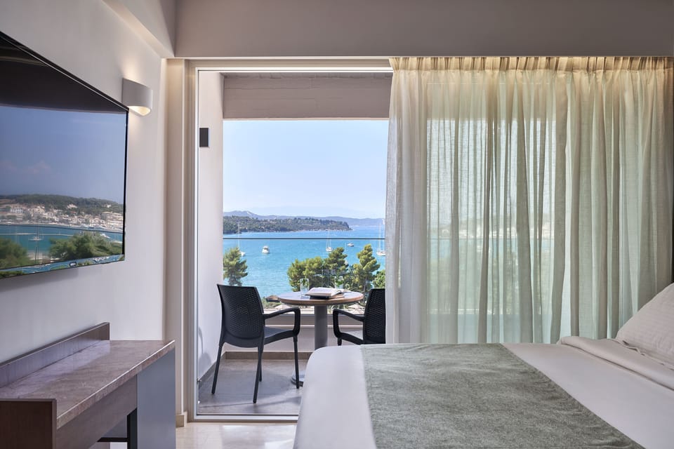 Superior Double Room, Sea View | In-room safe, free WiFi, bed sheets
