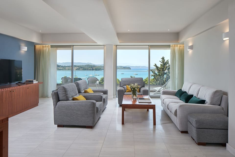 Grand Suite, Sea View (Unlimited) | Living room | TV