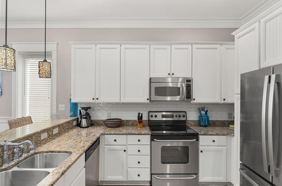 Fully equipped kitchen.