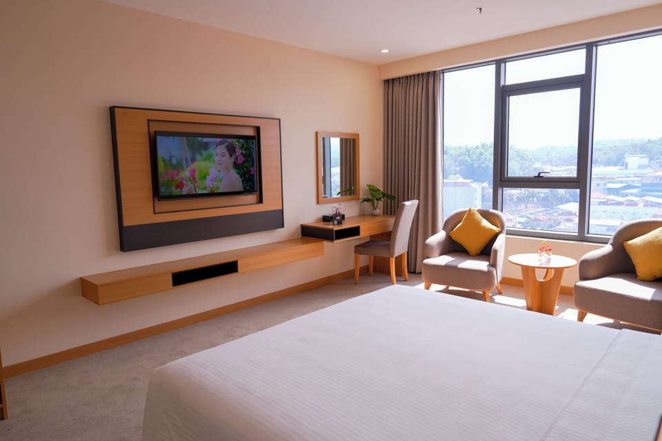 Deluxe Double Room, City View | Blackout drapes, soundproofing, WiFi (free), bed sheets