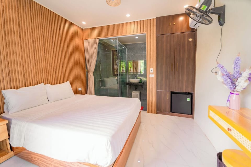 Deluxe Double Room, Balcony, River View | Soundproofing, free WiFi, bed sheets