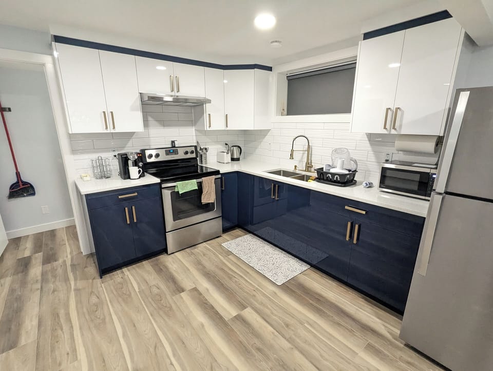 Kitchen with all the appliances included