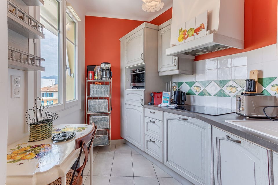Equipped kitchen with charm