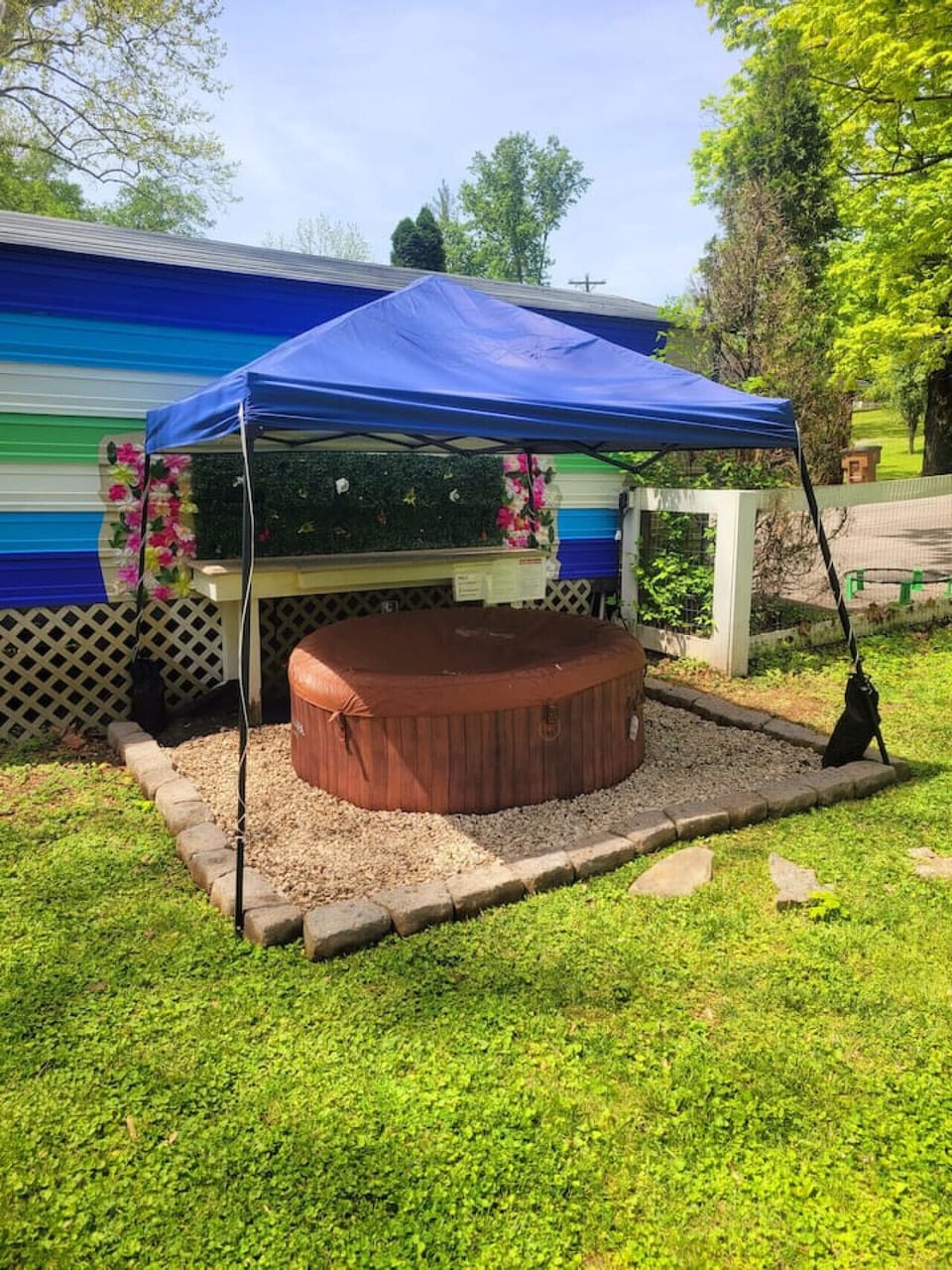 Outdoor spa tub