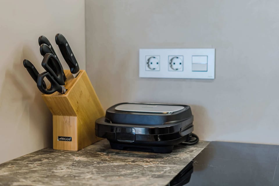 High-Quality Knife Set & Grill Station — Ideal for Cooking with Comfort and Precision