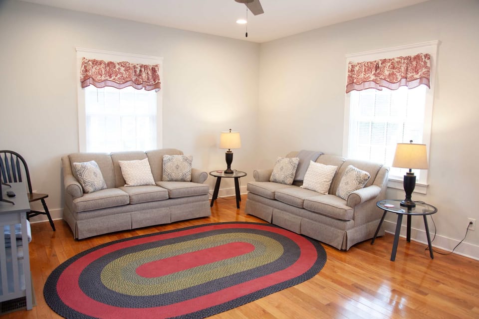 Cozy and bright living room – Perfect for unwinding after a day of exploring.