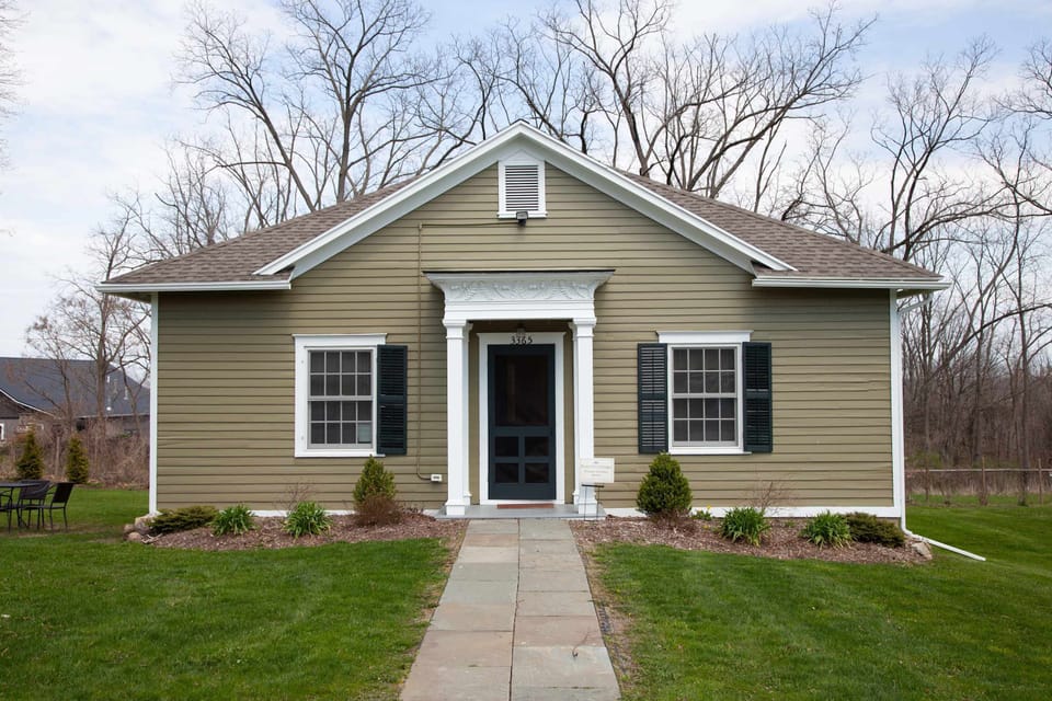 Your cozy cottage escape starts here