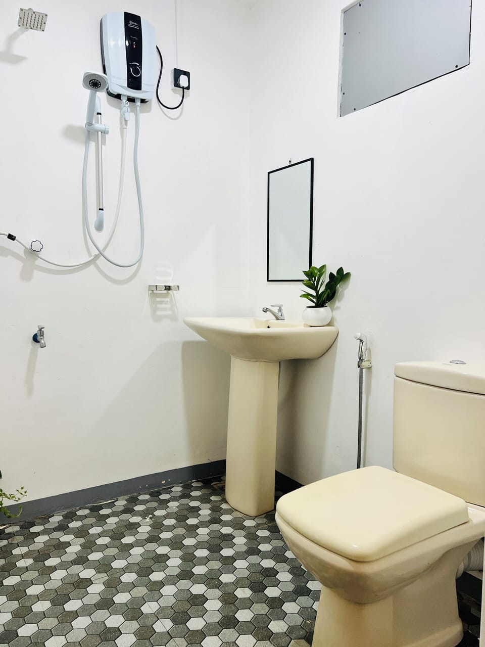 Double Room, Garden View | Bathroom | Free toiletries, hair dryer, towels, soap