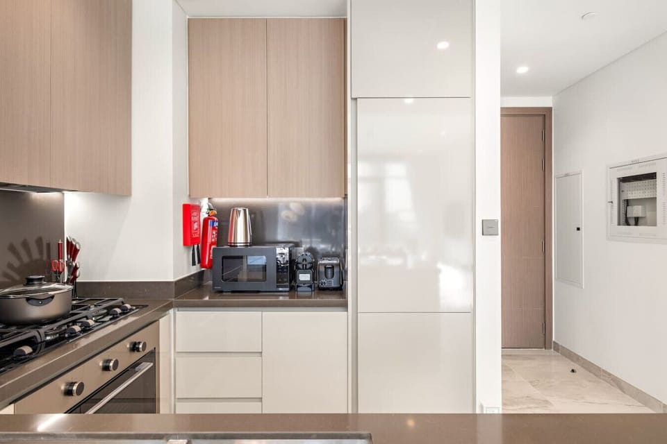 Gourmet Kitchen: Whip up culinary delights with top-notch appliances and sleek design!